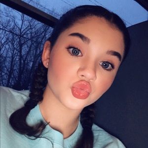 Meet your Posher, Tavey